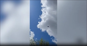 Неуловимый Су-57 попал на видео при возвращении с боевого задания в зоне СВО