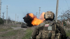 Сломал позвонок, но не отступил: Российский артиллерист сбил два дрона и уничтожил технику ВСУ
