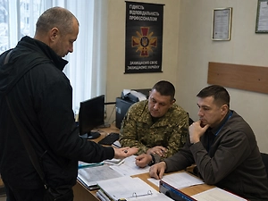 Камень из почки ради отсрочки: На Украине разоблачили уролога с гениальной схемой