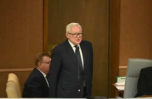 Рябков предупредил о катастрофе в случае «лобовой сшибки» НАТО и России