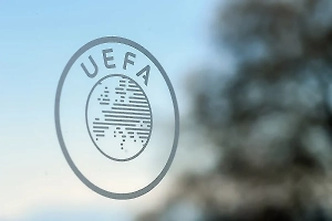 УЕФА пожизненно отстранил чешского тренера за съёмку футболисток в душе