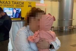 Омбудсмен рассказала о судьбе ребёнка, оставленного в туалете аэропорта Антальи