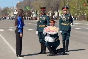 Идея, рождённая за 10 минут: Курсант из Благовещенска рассказал, как решился на предложение руки и сердца на параде
