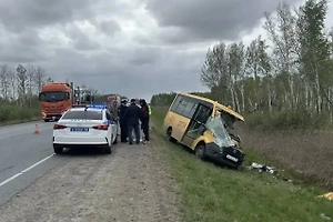Девять человек пострадали в ДТП со школьным автобусом под Омском