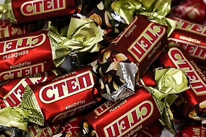 В конфетах «Степ» из «Дикси» обнаружили живых личинок моли