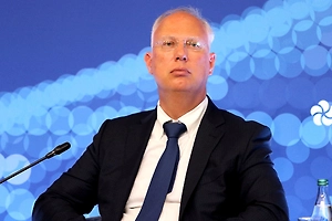 Запад неохотно открывает глаза на коррупцию на Украине, заявил Дмитриев