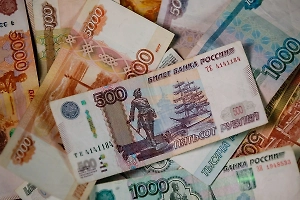 В шести отраслях России средние зарплаты превысили 1 млн рублей