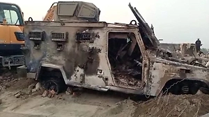 Reuters: При взрыве авто у участка в Пакистане погибли 12 полицейских