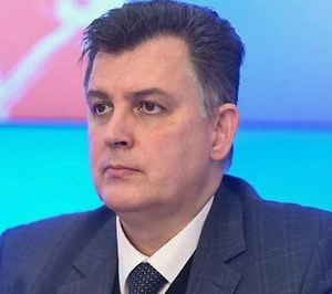 Ермаку больше некого тащить за собой. Остался единственный Зеленский. Это такие намёки — непрозрачные намёки Зеленскому на то, что «мы уже практически до тебя дошли».