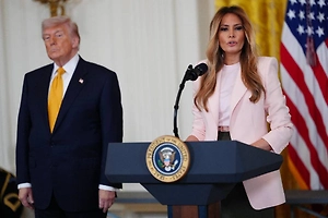 Трамп летит к Си без Мелании: Первая леди пропустит визит в Китай