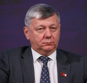Западные милитаристы стремятся ослабить Россию. Украинского населения им не жаль. Не жаль его и самому Зеленскому. Он согласился на эти правила игры, нарушил обещания, данные Москве, и изменил собственные установки окружению.