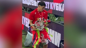 Трофей не выдержал радости: Форвард «Спартака» вдребезги разбил Кубок России