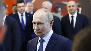 Путин назвал долгом отстаивание исторической правды перед потомками