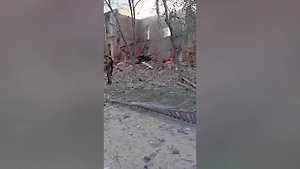 Разгромленный ударом ВС России штаб Сухопутных войск в Киеве сняли на видео