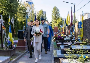 Захарова призвала Тихановскую съездить в Старобельск вместо Киева