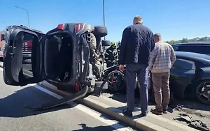 На Арсенальной набережной в Петербурге произошло массовое ДТП с «перевёртышем»