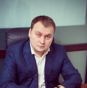 Форс-мажор — это обстоятельства, на которые невозможно повлиять. Покупая билет, стороны заключают договор перевозки из точки А в точку Б. Если возникают обстоятельства непреодолимой силы — военные действия, опасные погодные явления и другие факторы, влияющие на безопасность полётов, — стороны освобождаются от части обязательств.