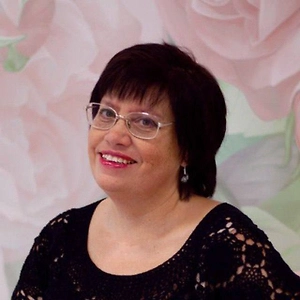 Нельзя чесать, потому что чем больше мы чешем, тем больше гистамина высвобождается и усиливается зуд. Это такой замкнутый круг, который лучше не начинать. Здесь нужно держать себя в руках и не чесать, тогда зуд пройдёт гораздо быстрее. Во-вторых, не надо ничем прижигать: ни йодом, ни уксусом, ни спиртом. Ничем этим не надо, только помыть водой, потому что к укусу можно ещё и добавить химический ожог таким образом. Тогда будет очень тяжело.
