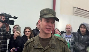 Актёр Глеб Калюжный вернулся из армии в звании младшего сержанта