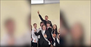 Лазарев снова попал в самое сердце — он приехал к выпускникам на последний звонок из-за рилса