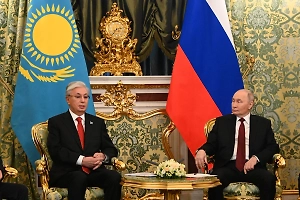 Оркестр встретил Путина в Астане русским военным сигналом «Слушайте все!»