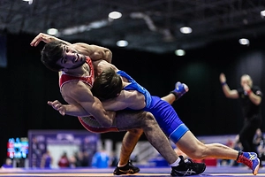 Борца Исаева лишили серебра чемпионата России из-за мата