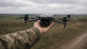 Российский боец поймал украинский дрон-камикадзе голыми руками