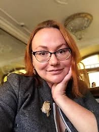До этого времени это травмированный ребёнок, с которым нужно будет много пройти: и вниманием ему уделить, и со специалистами поработать. Он совсем по-другому реагирует на многие вещи, чем обычные домашние дети, потому что очень высока травма того, что он был какое-то время один