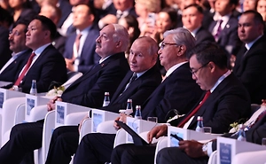 Путин и лидеры ЕАЭС посетили выставку по ИИ в Астане
