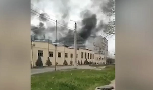 На видео сняли горящий газовый завод в Дружковке после сброса авиабомб
