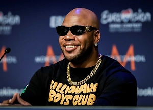 Рэпера Flo Rida встретили во Внуково чёрной икрой и русской версией его главного хита