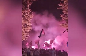 Во время первомайской демонстрации в Берлине пострадали 10 полицейских