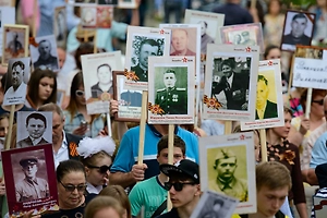 В ДРК прошёл «Бессмертный полк» с 10-метровым флагом России