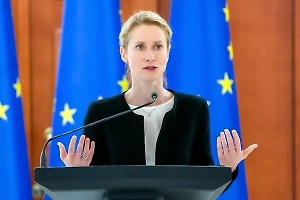 Сама сталкивалась: Каллас вручили наклейку с визгливой собакой, символизирующей Прибалтику