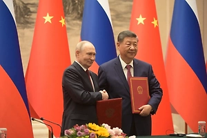 Путин и Си подписали чемодан документов — и вот его фото