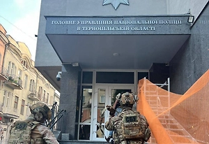 Масштабные обыски идут в трёх управлениях Нацполиции Украины, задержаны уже 5