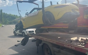 Момент массового ДТП с сыном миллионера Корнилова на Mercedes попал на видео