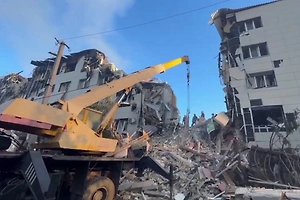 Из-под завалов общежития в Старобельске спасли трёх человек после атаки ВСУ