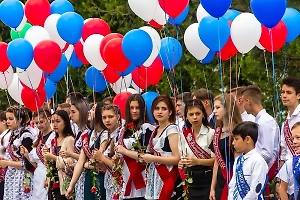 Выпускные в России — всё? Откажутся ли подростки от праздника совсем, объяснил эксперт