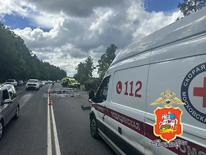Один человек погиб и 8 пострадали в массовом ДТП с маршруткой в Подмосковье