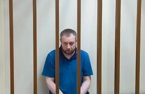 Педофил из Тюмени признал вину в надругательстве над девочкой в подъезде
