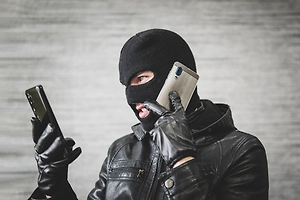 Москвичка лишилась 37 млн рублей, поверив в «замену ключей от домофона»