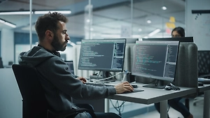 «Чувствуешь себя униженным»: Сотрудники Oracle обучили ИИ, который отобрал у них работу 