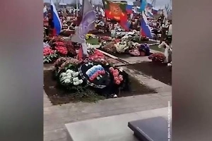 Вандалы в Краснодаре разбили 13 рамок с фото на могилах бойцов СВО 