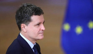 Президент Румынии прервал визит в Армению из-за вотума недоверия премьеру