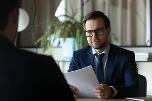 HR дала 8 советов, как выгодно продать себя на собеседовании после 40 лет