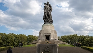 В Берлине запретят символику России и СССР у мемориалов 8–9 мая