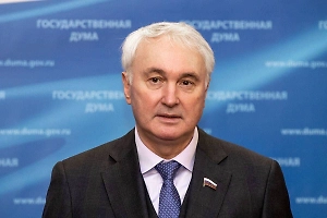 То, что Зеленский негодяй и террорист, мы давно знаем, поэтому любые его заявления, болтовня о перемирии — это обман. А наша задача — делать то, что мы делали раньше, выполнять указания Верховного главнокомандующего, и за кровь наших граждан они ответят.