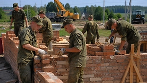 Военных отправляли строить коттедж: полковника МЧС приговорили к колонии