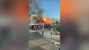Мощный пожар охватил АЗС в Каспийске